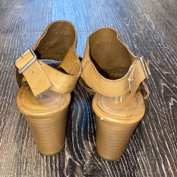 Heeled Spring Sandals - Picture 3 of 6